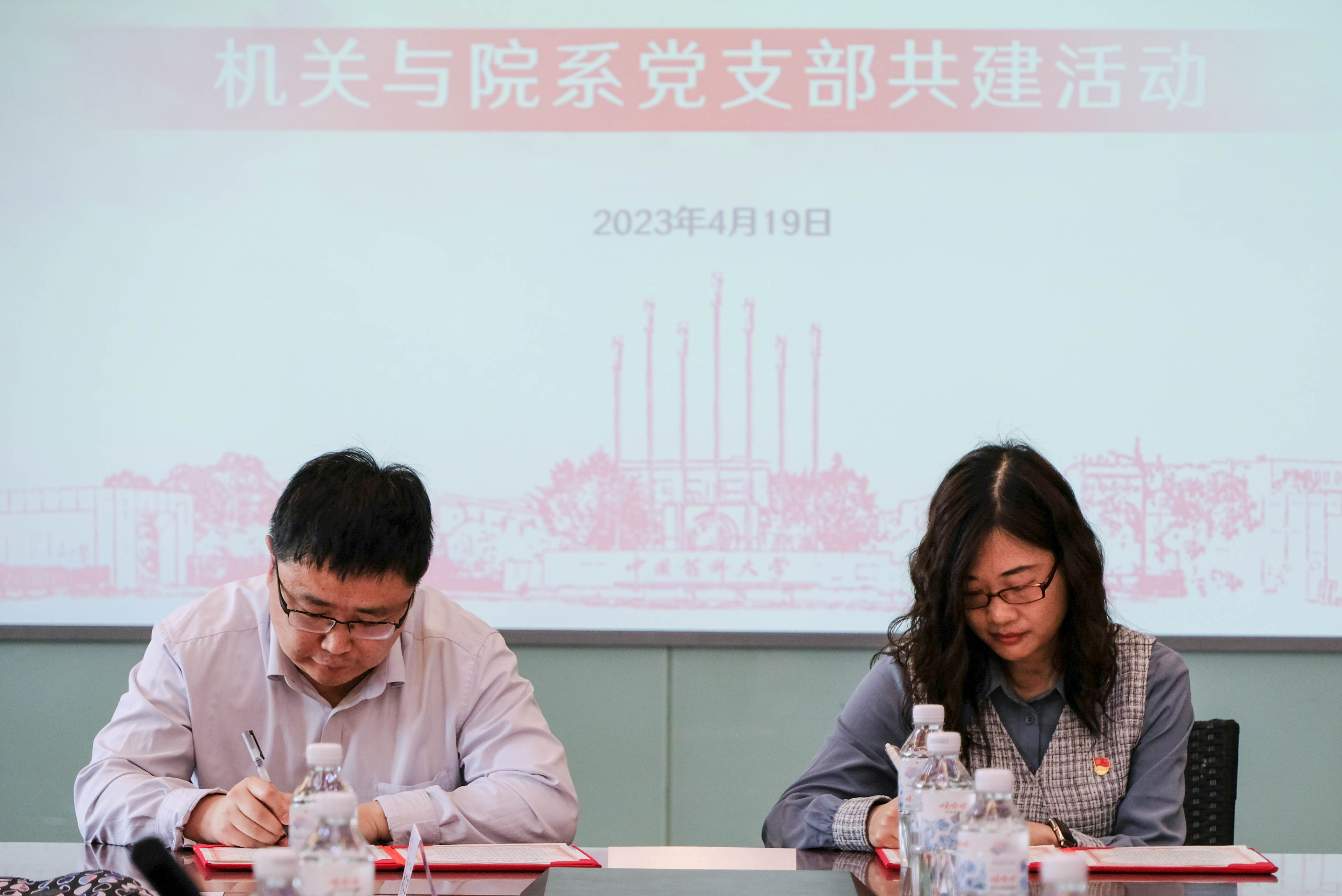结对共建聚合力 携手共进促发展 ——科技处与期刊编辑部联合党支部与药学院药理系教工党支部举办共建仪式